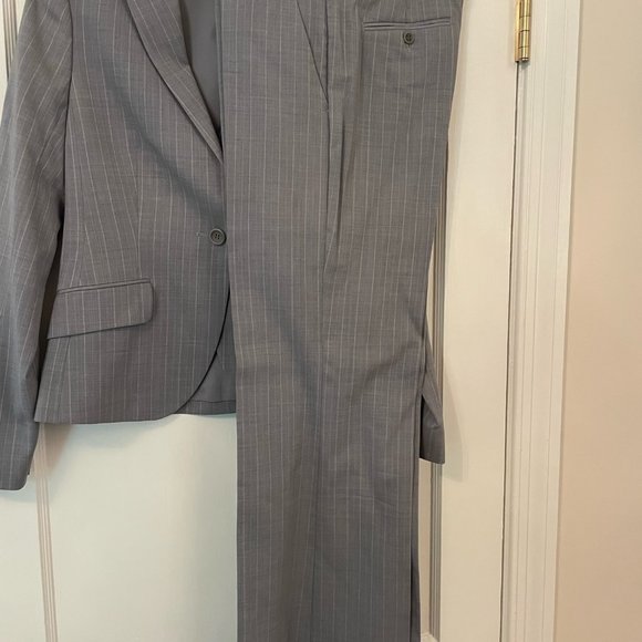 Theory suit 4/6 - Picture 2 of 3